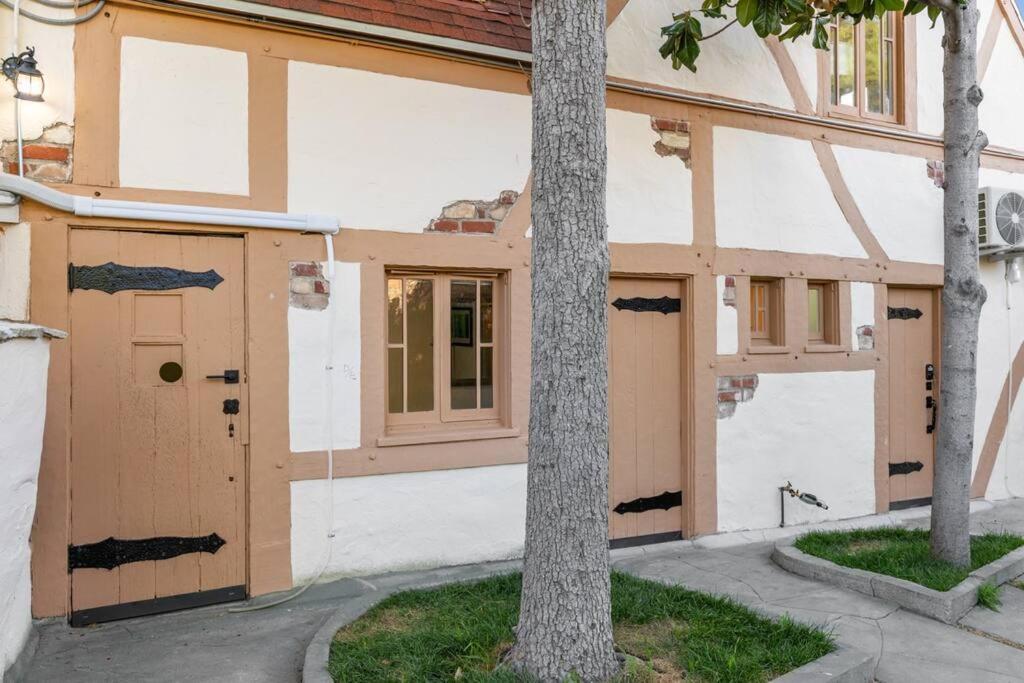 The Magic Castle Apartment Santa Clarita Exterior photo